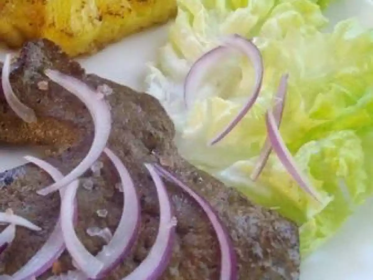 Foie de Broutard aux oignons rouge et ananas grillé