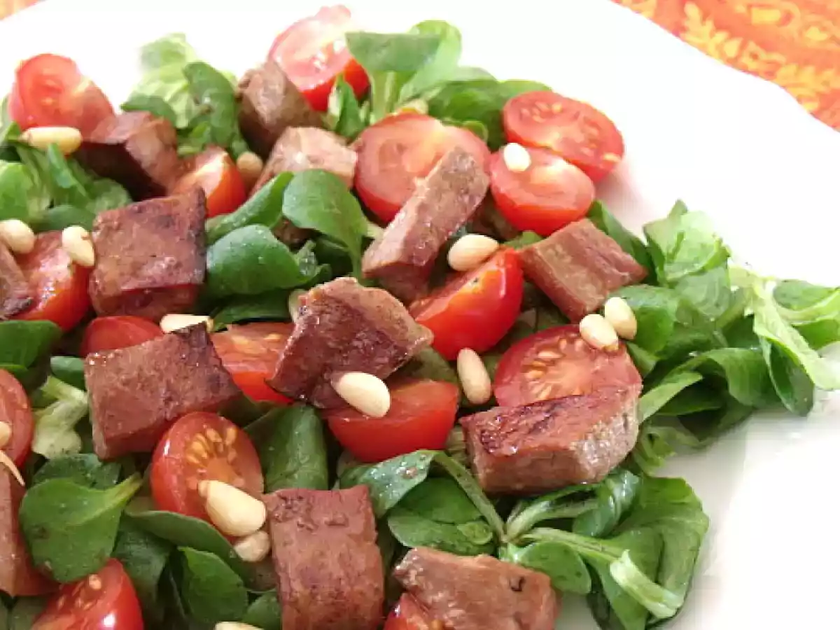 Foie de veau poêlé en salade de mâche