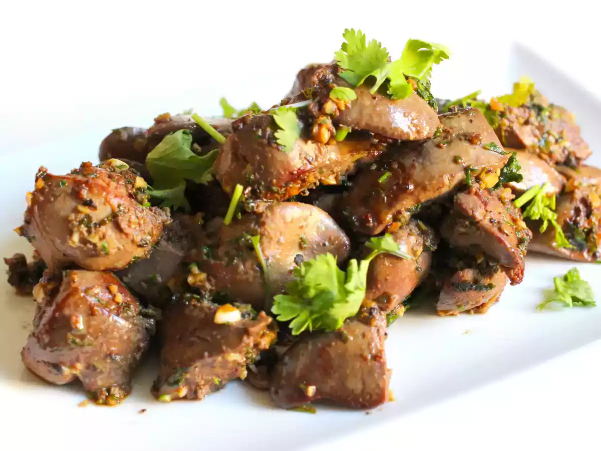 Foie de volailles marinés et poêlés à l'ail et poivre de Kampot