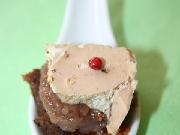 Recette de foie gras au pain d'épices et oignons