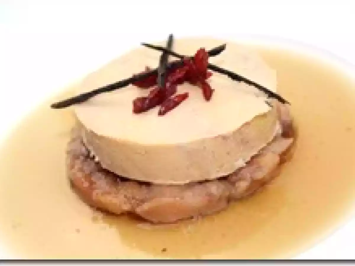 Foie Gras d'Oie Poché, Chutney de Coing et Gelée à la Vanille