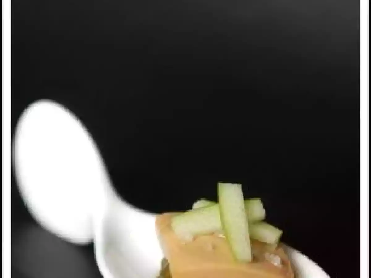 Foie gras et Granny-smith mariés en amuse-bouche