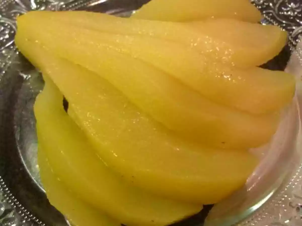 Foie gras mi cuit et sa poire pochée au moelleux, vanille et romarin - photo 2