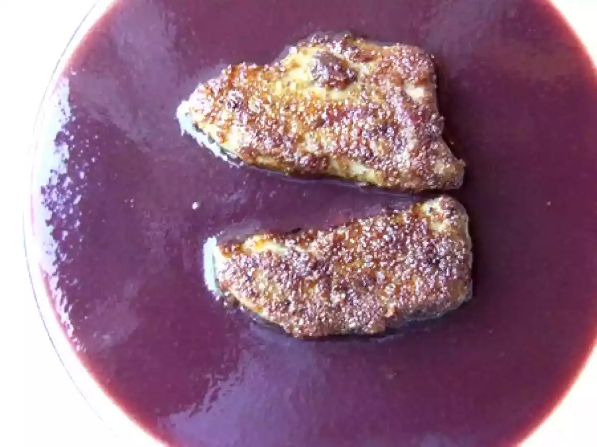 Foie gras pané au pain d'épices & son velouté aux figues