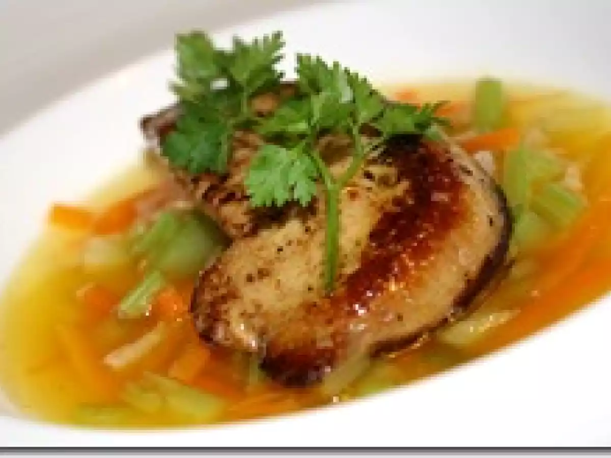 Foie Gras Poêlé et Bouillon de Légumes aux Epices