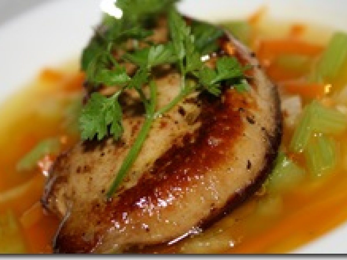Recette de foie gras poêlé et bouillon aux épices
