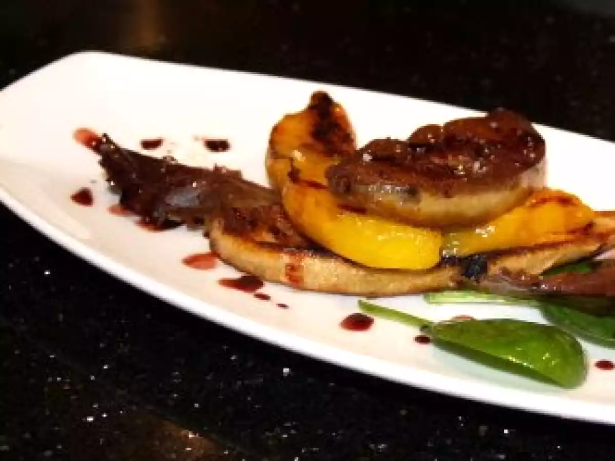 Foie gras poêlé sur pain perdu à la mangue