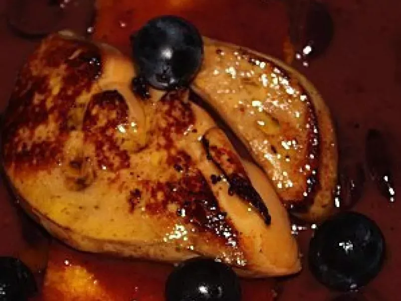 Foie gras poelé sur pave de polenta et sauce au raisin, photo 1