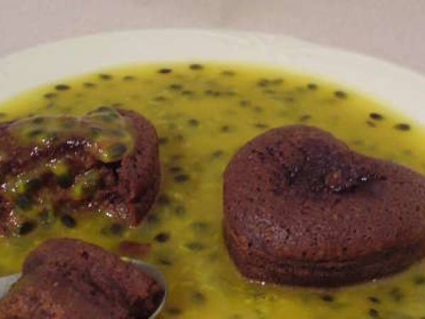 Fondant au chocolat et coulis au fruit de la passion