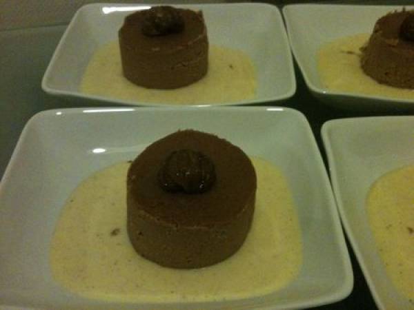 Fondant aux châtaignes et au chocolat, crème anglaise à la vanille