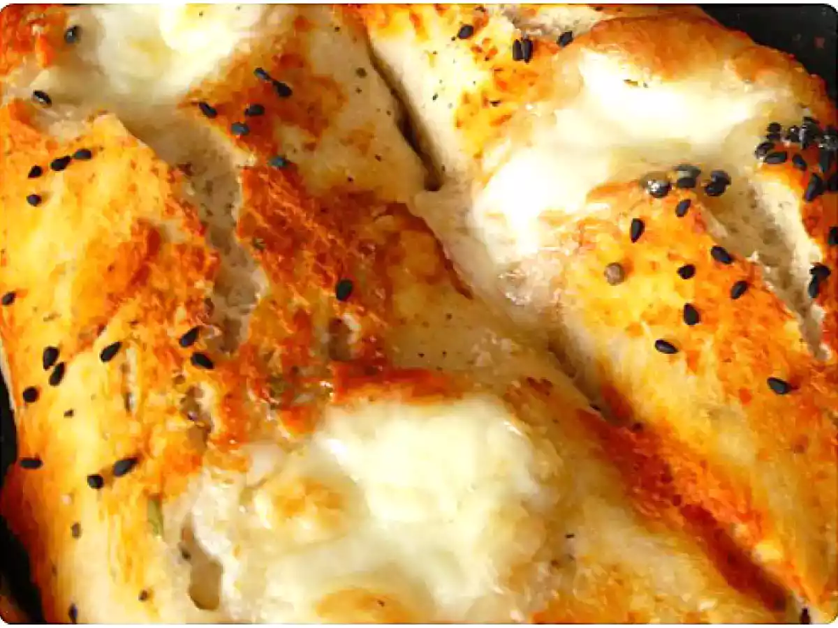 Fougasse à la crème de poivron - cratères mozzarella