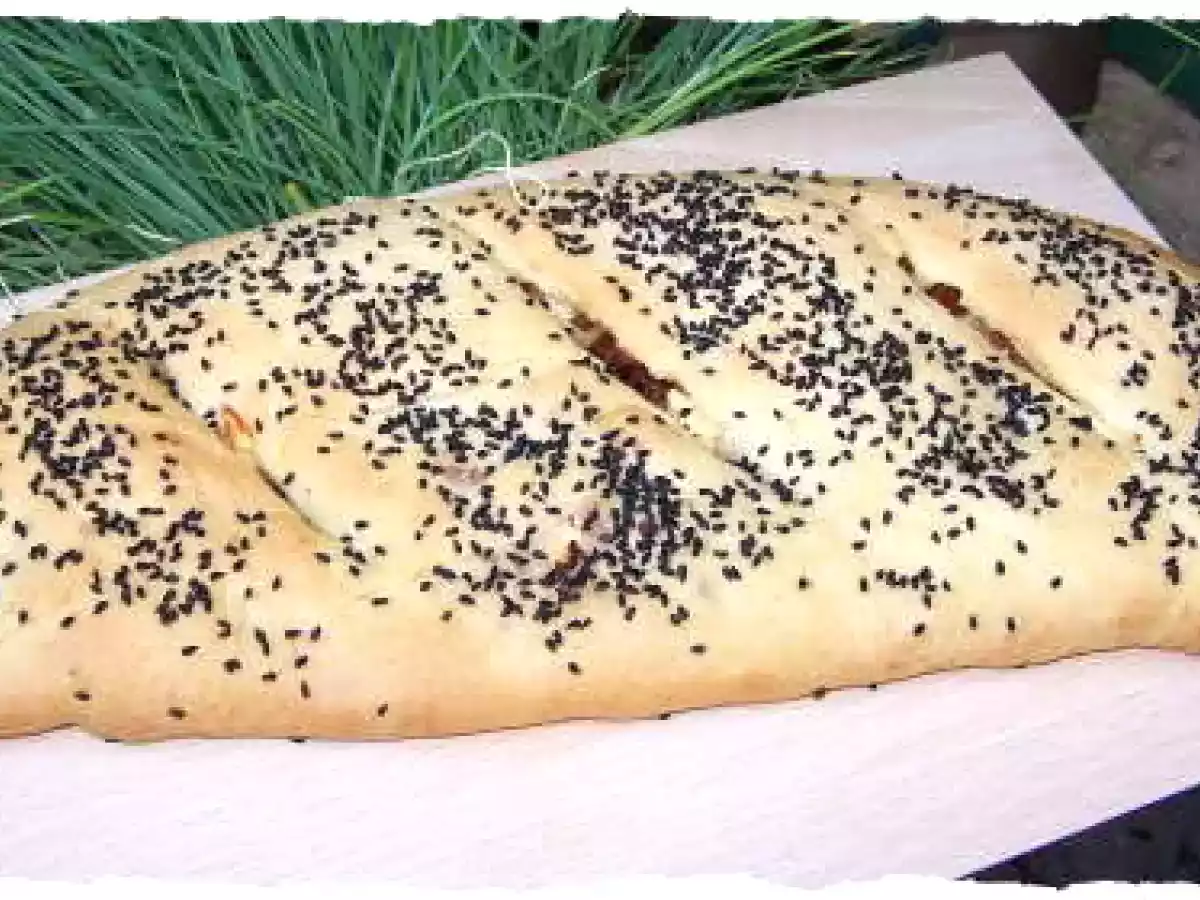 Fougasse tomates séchées, féta, lardons.