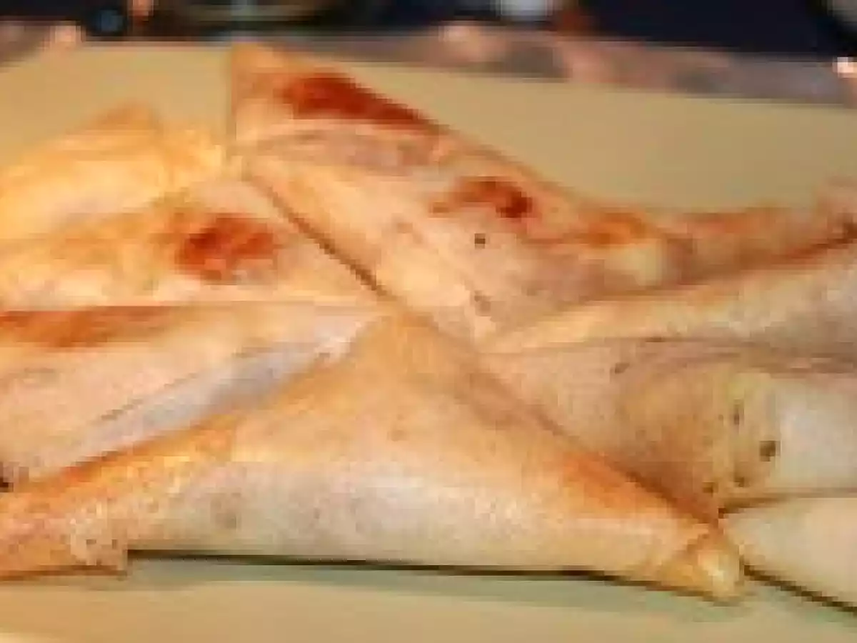 Fourme d'Ambert, poire et noix en feuille de brik