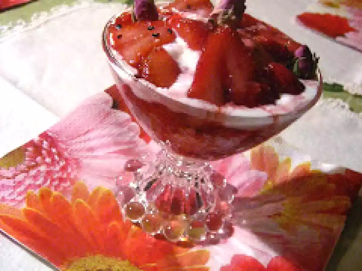 FRAISES À LA ROSE, SIROP DE MÉLILOT ET BAIES POIVRÉES DE TASMANIE - photo 3