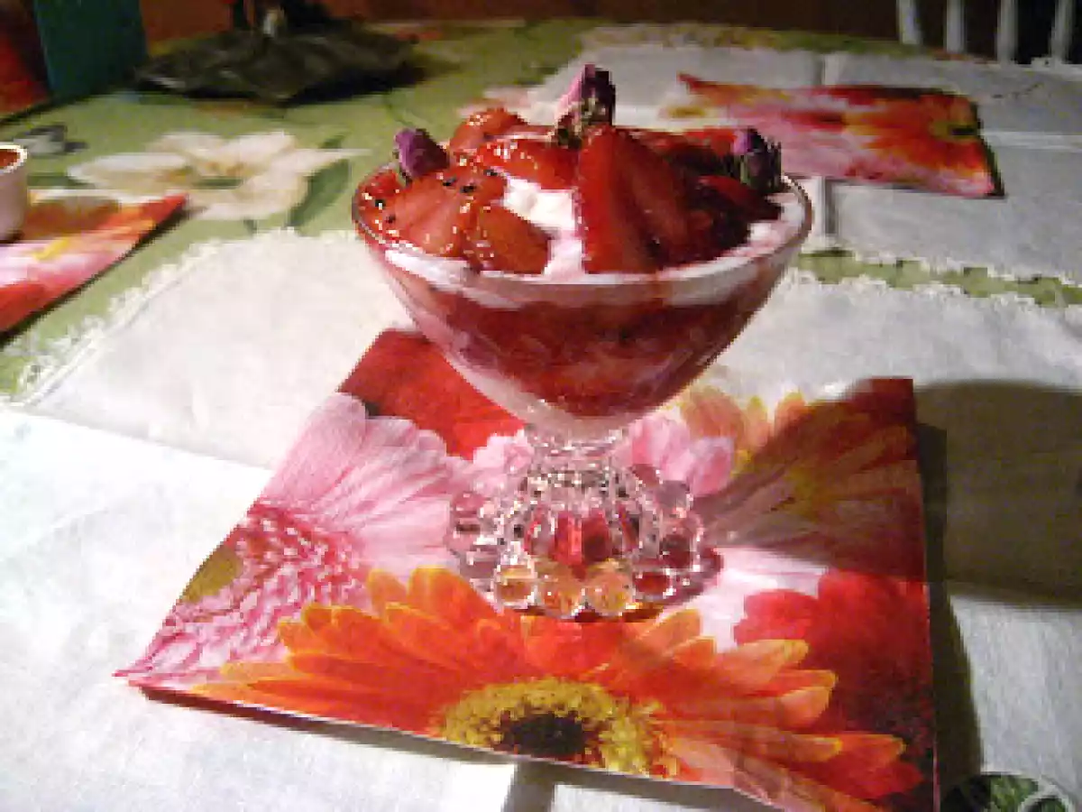 FRAISES À LA ROSE, SIROP DE MÉLILOT ET BAIES POIVRÉES DE TASMANIE - photo 4