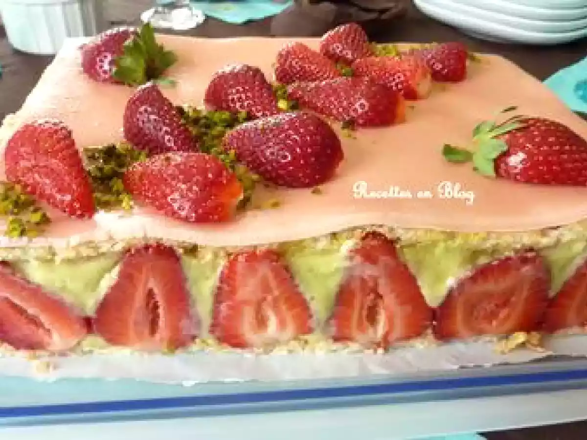 FRAISIER PISTACHES DACQUOISE AUX AMANDES