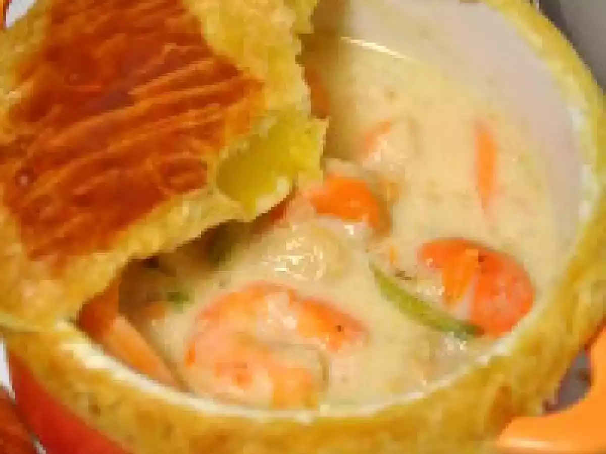 Fricassée de la mer à la cancoillotte en cocotte feuilletée - photo 2