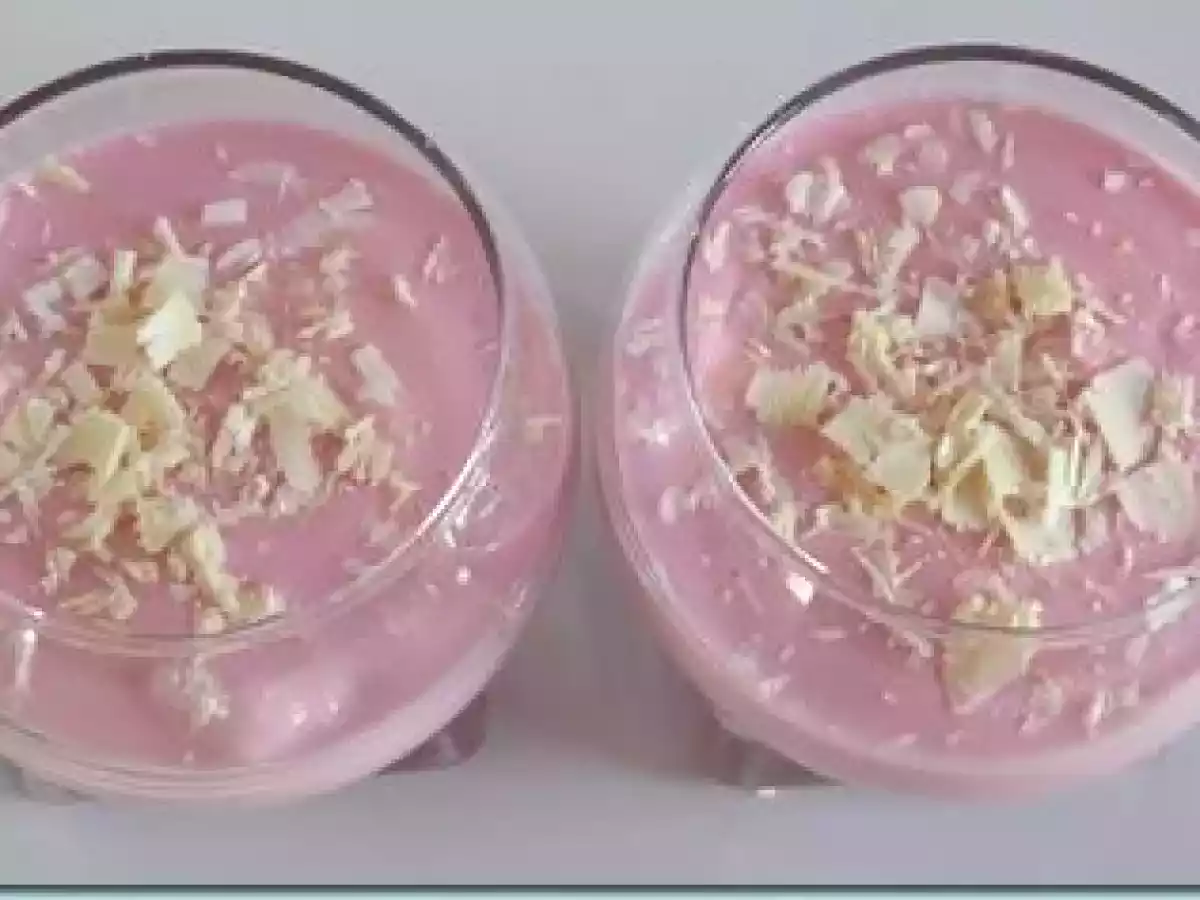 Fromage blanc rose/litchi et ses copeaux de chocolat blanc