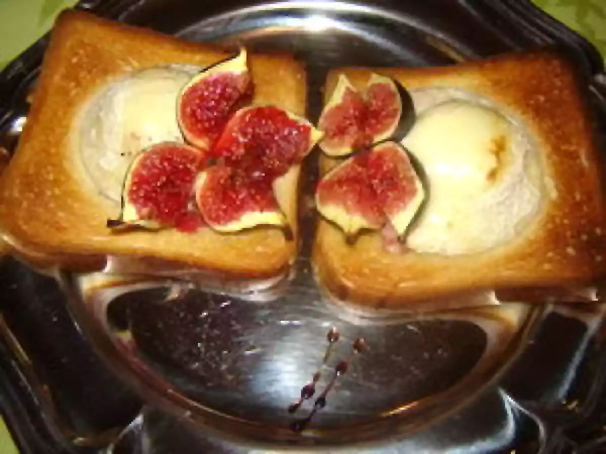 Fromage de chèvre chaud à la figue et au miel