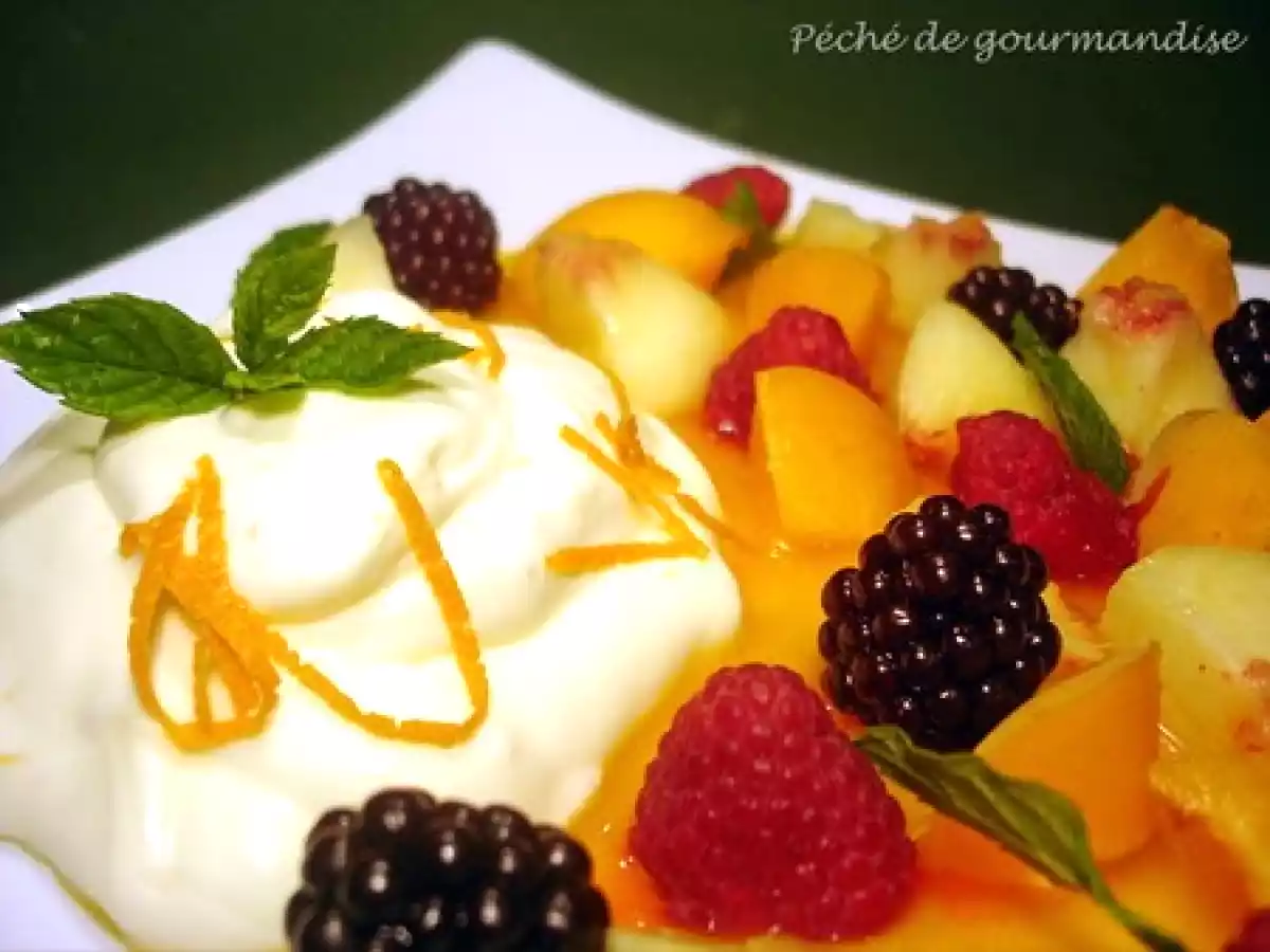 Fruits frais au coulis d'orange et mousse de mascarpone