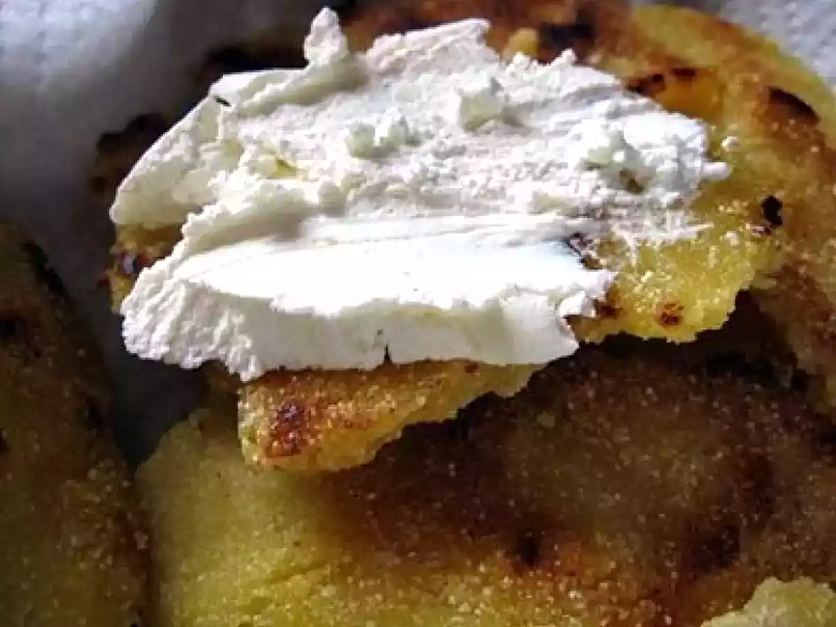 Galette de polenta ou lunch box impromptu.