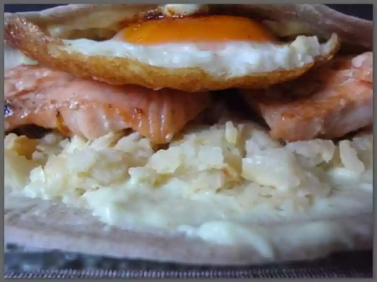 Galette de sarrasin au saumon et crème d'artichaut au curry