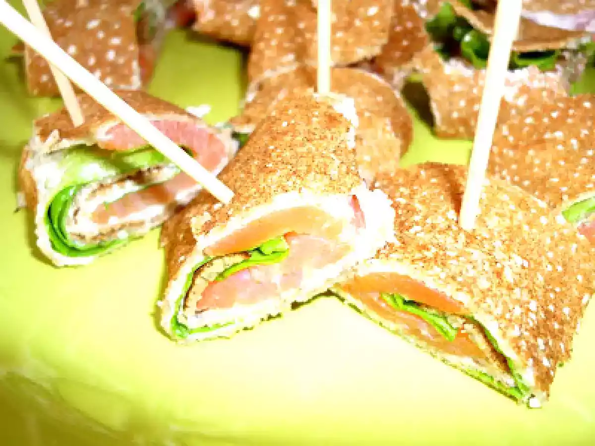 Galette de sarrasin au saumon fumé ( 1 pp pour 3 bouchées)