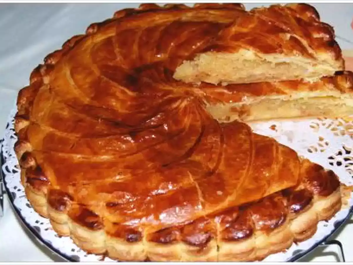 Galette des rois à la crème d'amandes, aux pommes et aux poires - photo 3
