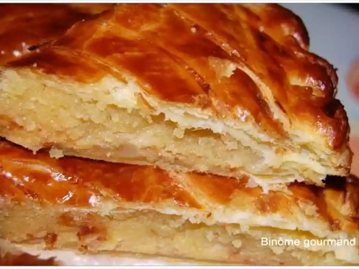 Galette des rois à la crème d'amandes, aux pommes et aux poires - photo 4