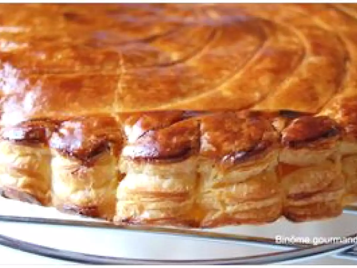 Galette des rois à la crème d'amandes, aux pommes et aux poires - photo 5