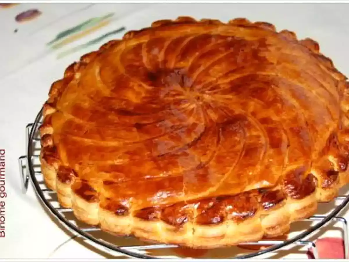 Galette des rois à la crème d'amandes, aux pommes et aux poires - photo 6
