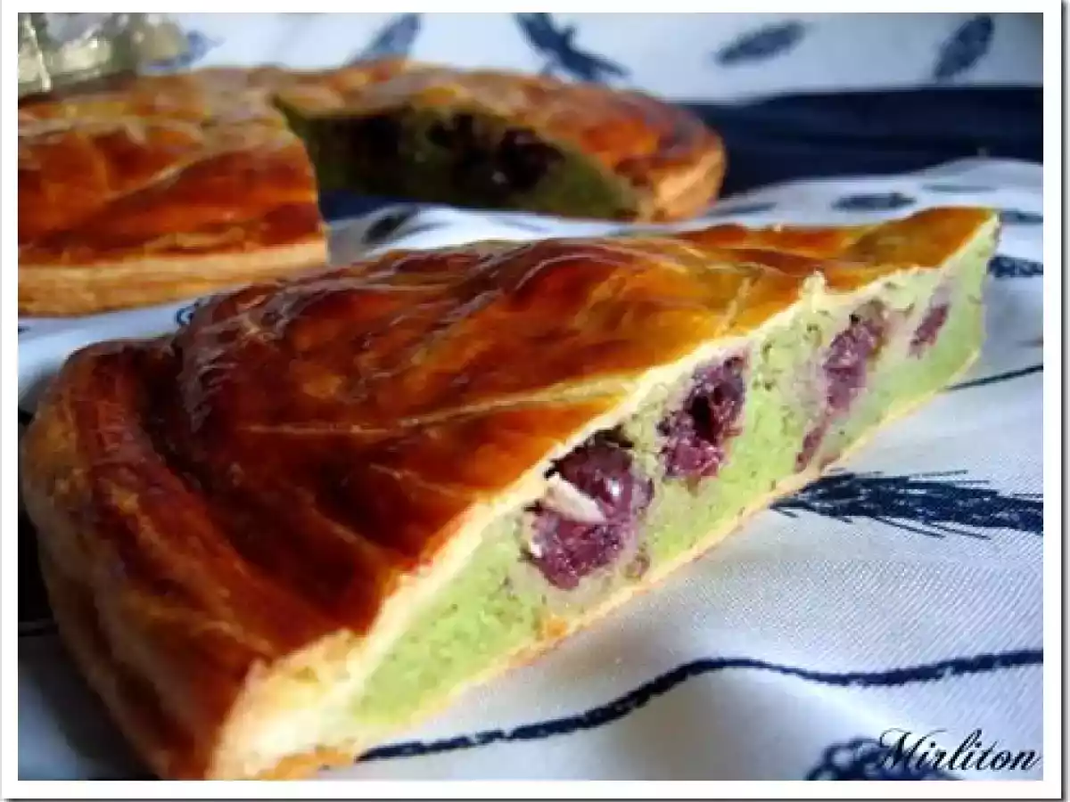 Galette des rois à la pistache et aux cerises griottes - photo 4