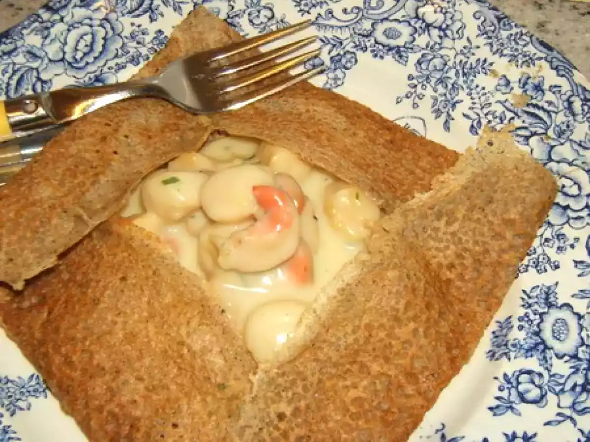 Galettes de blé noir et sauce aux coquilles St Jacques