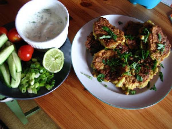 Galettes De Chou Fleur Au Cumin Et Petite Sauce Au Yaourt Et