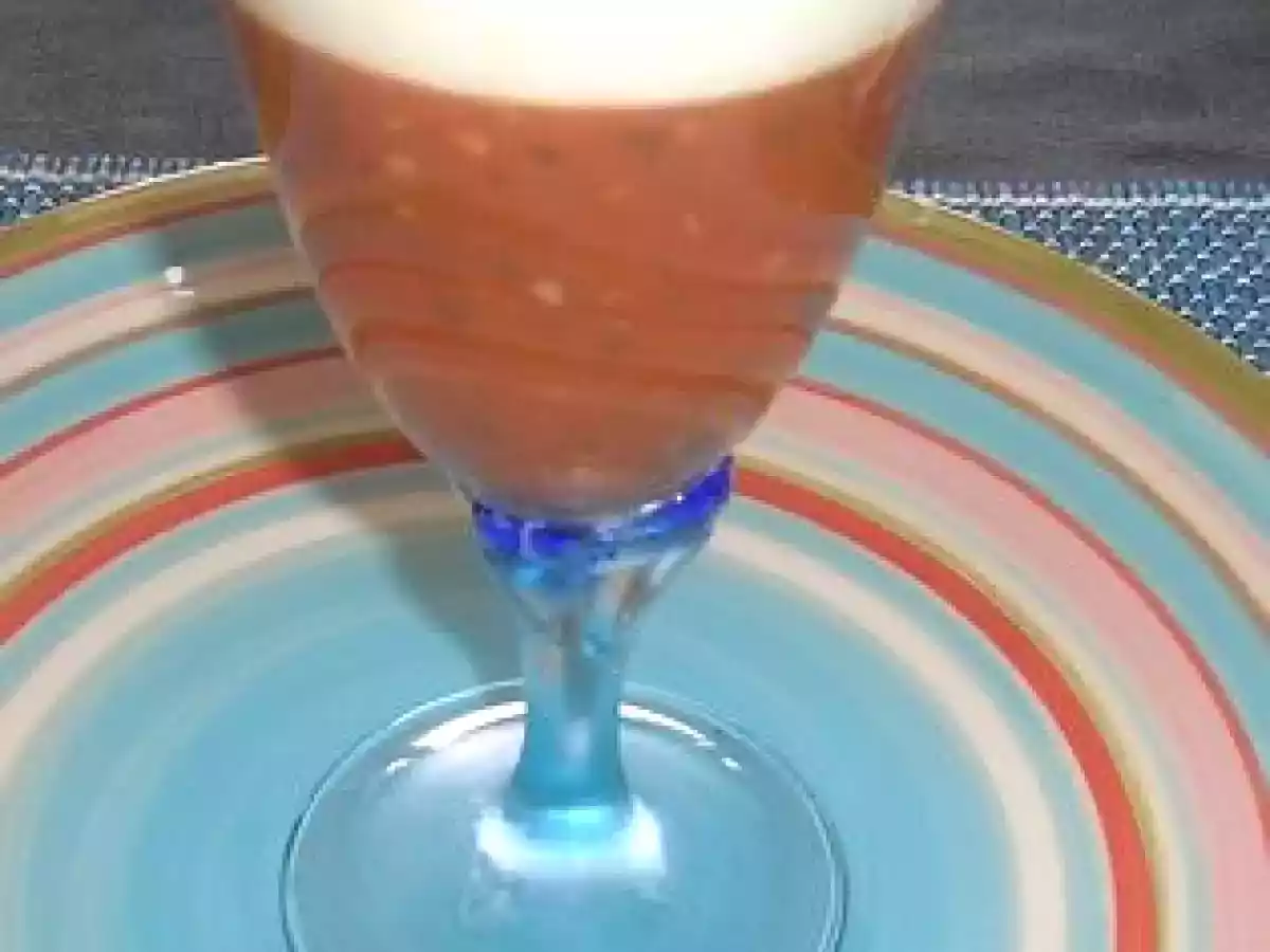 Gaspacho de tomate et son espuma de chèvre au miel