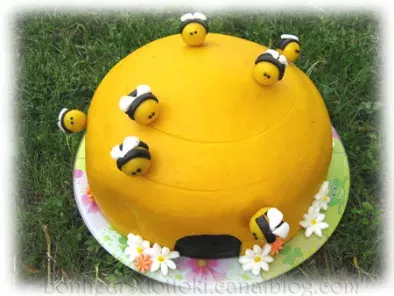 Gâteau 3D : ruche et petites abeilles