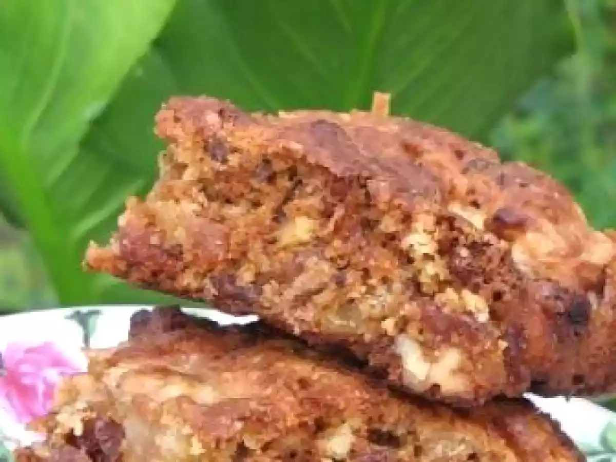Gâteau à la compote de pomme et aux fruits secs