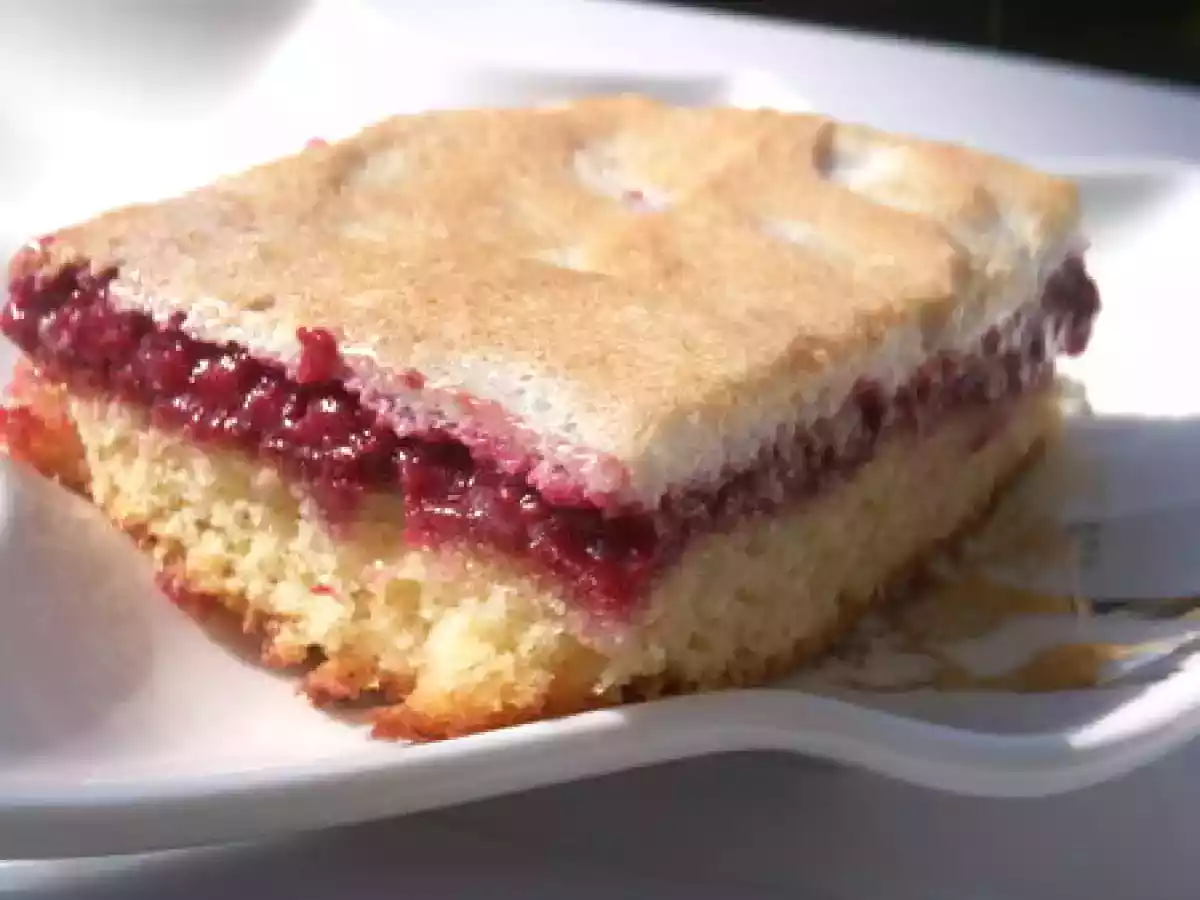 Gâteau à la compotée de framboises à la cannelle