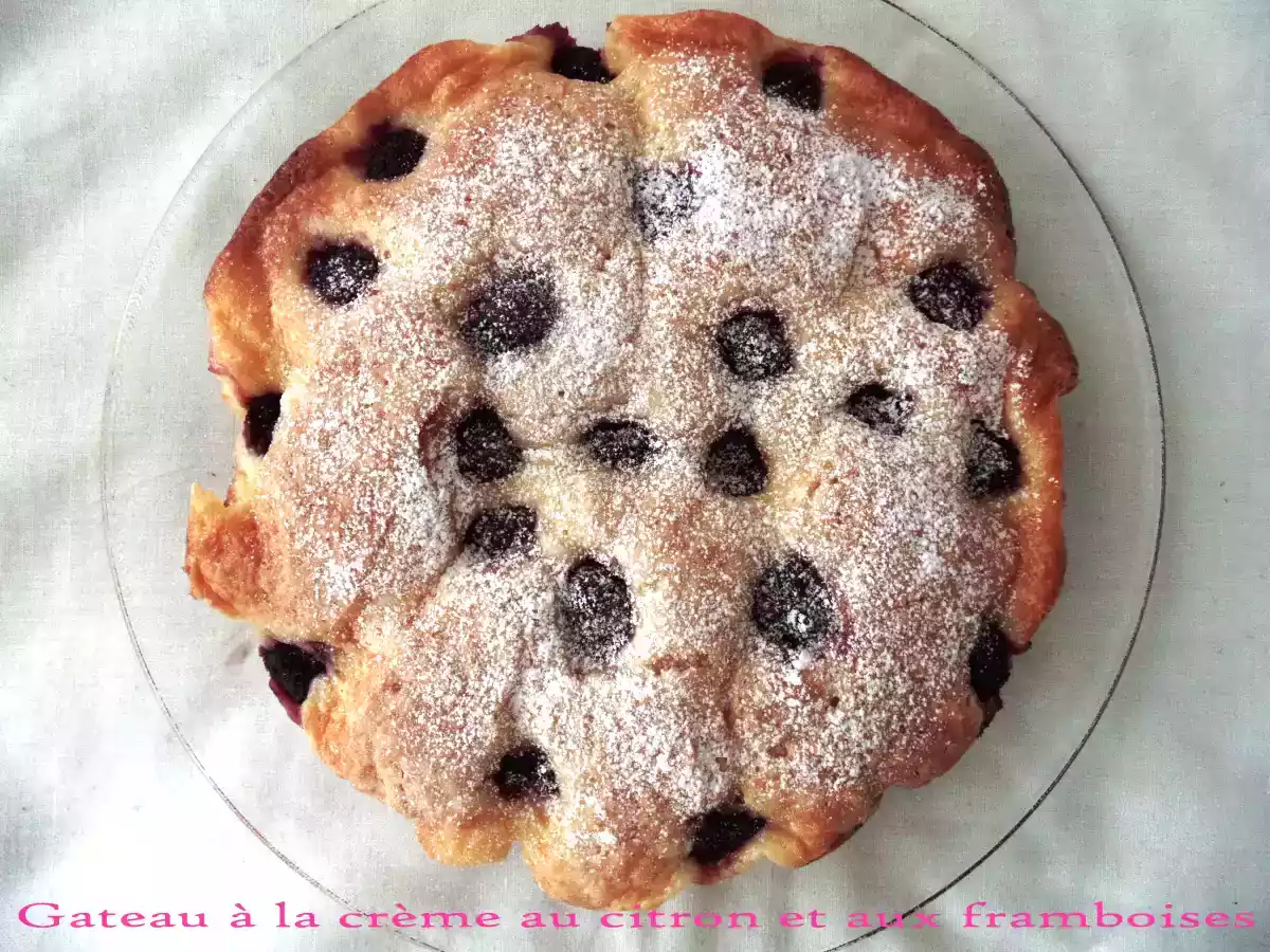 Gâteau à la crème au citron et aux framboises