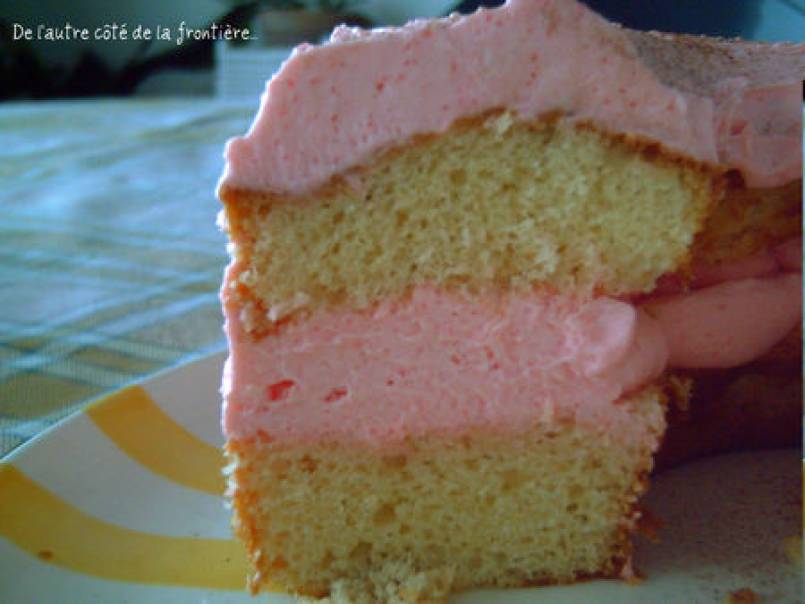 GÂTEAU À LA CRÈME FOUETTÉE FRAISÉE