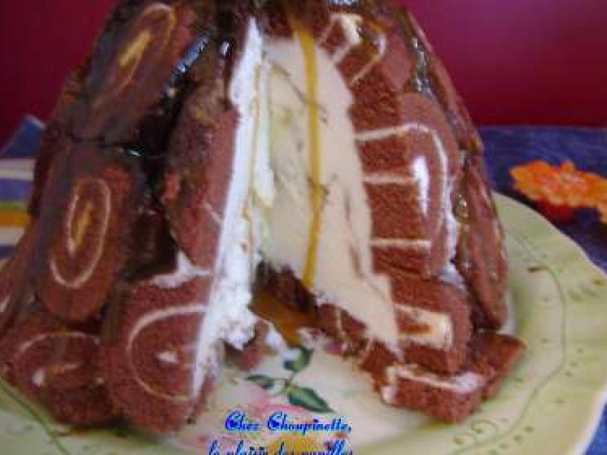 Gateau A La Creme Glacee Et Aux Roules Suisses Recette Ptitchef