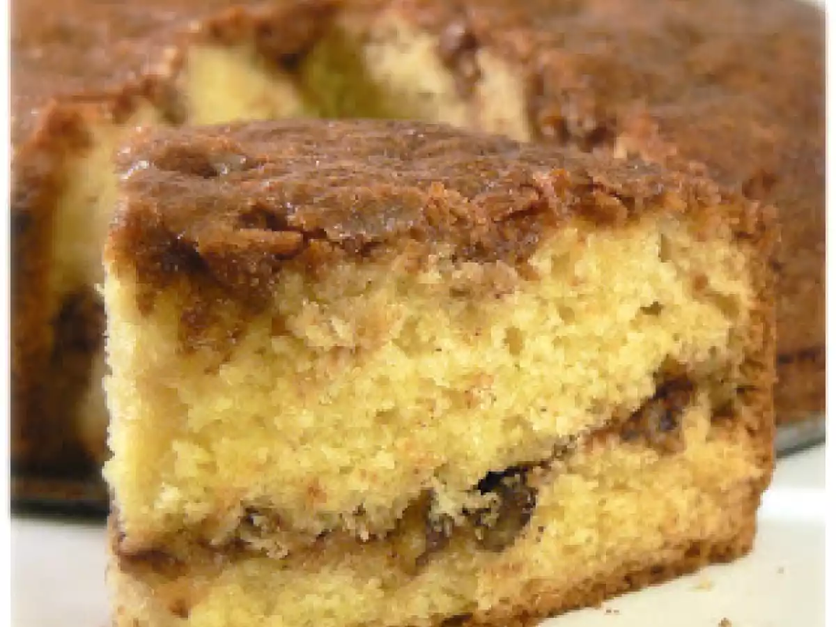 Gâteau à la crème sûre, cannelle et pacanes