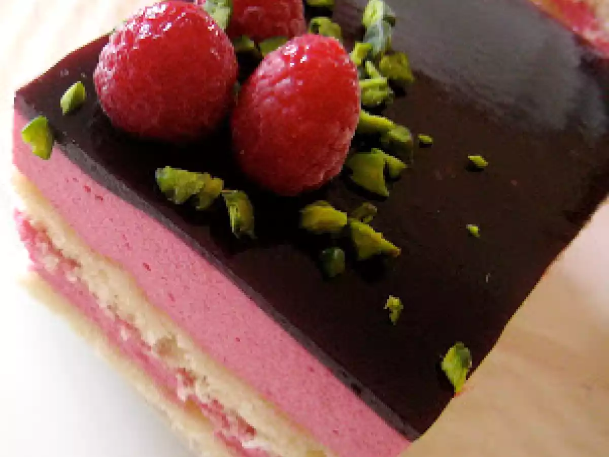 Gâteau à la mousse de framboises et glaçage à la mûre - photo 2