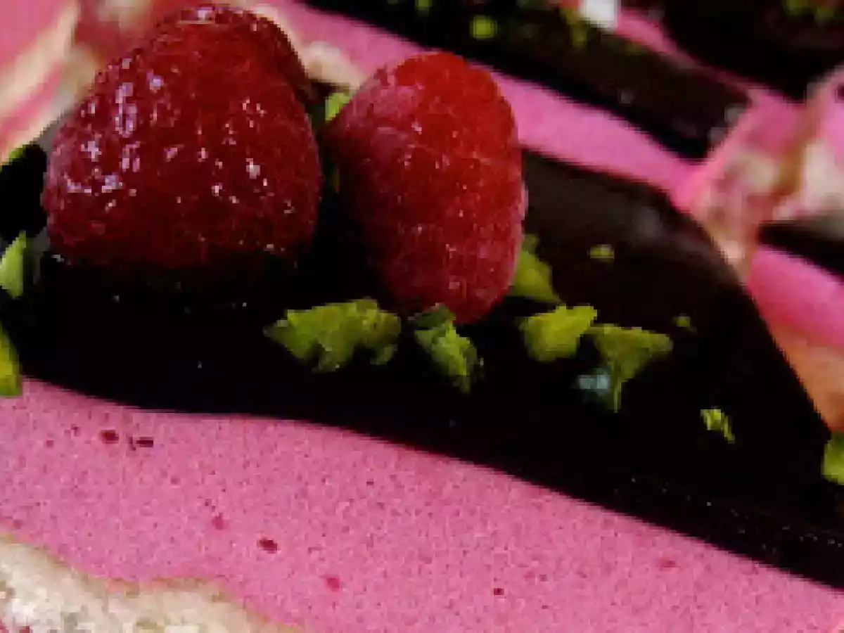 Gâteau à la mousse de framboises et glaçage à la mûre - photo 4