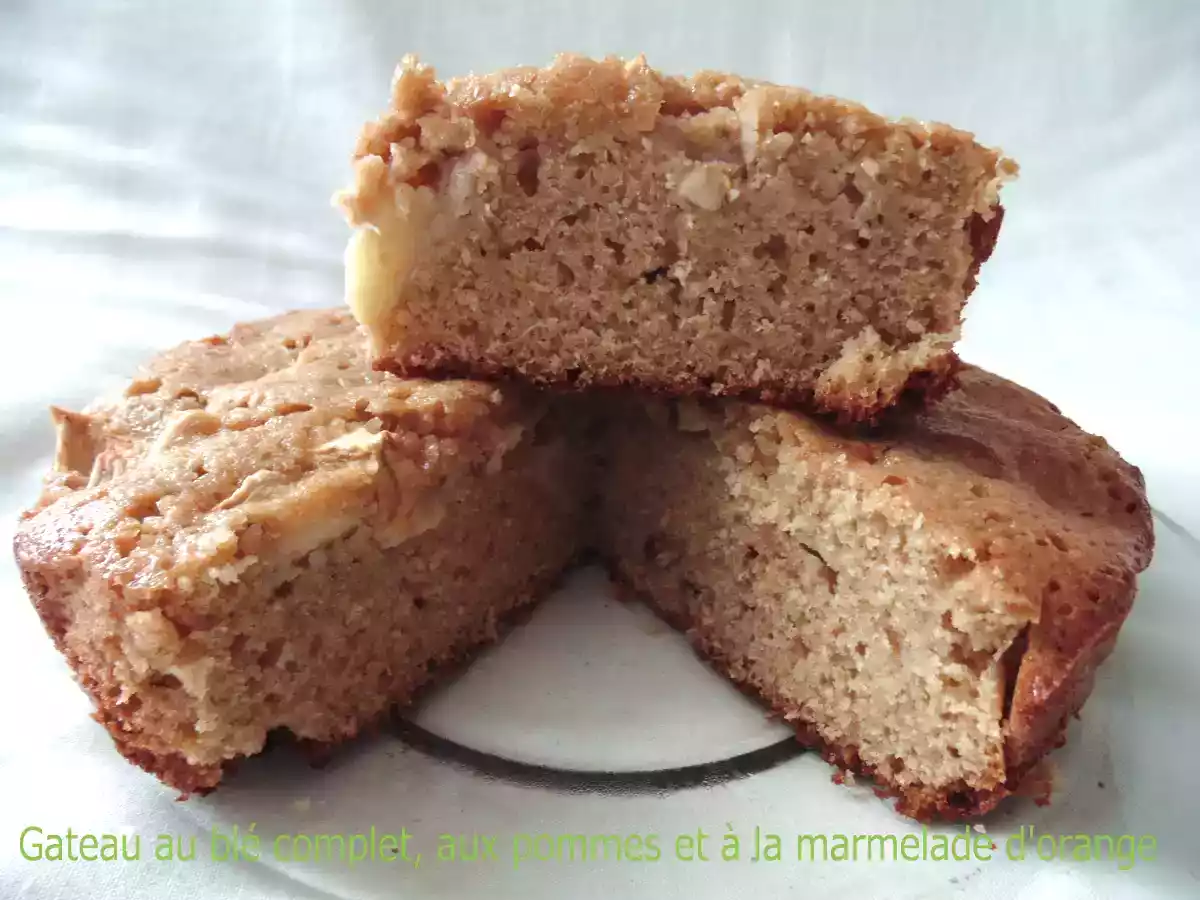 Gateau au blé complet, aux pommes et à la marmelade d'orange