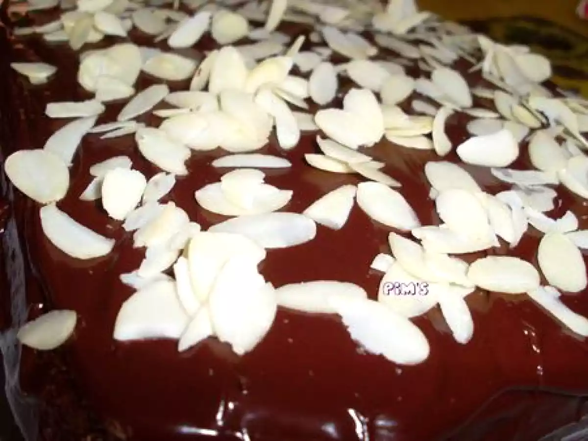 Gateau au cacao de retour avec son glaçage au chocolat...