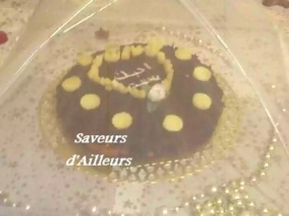 Gâteau au chocolat fourré à la fraise