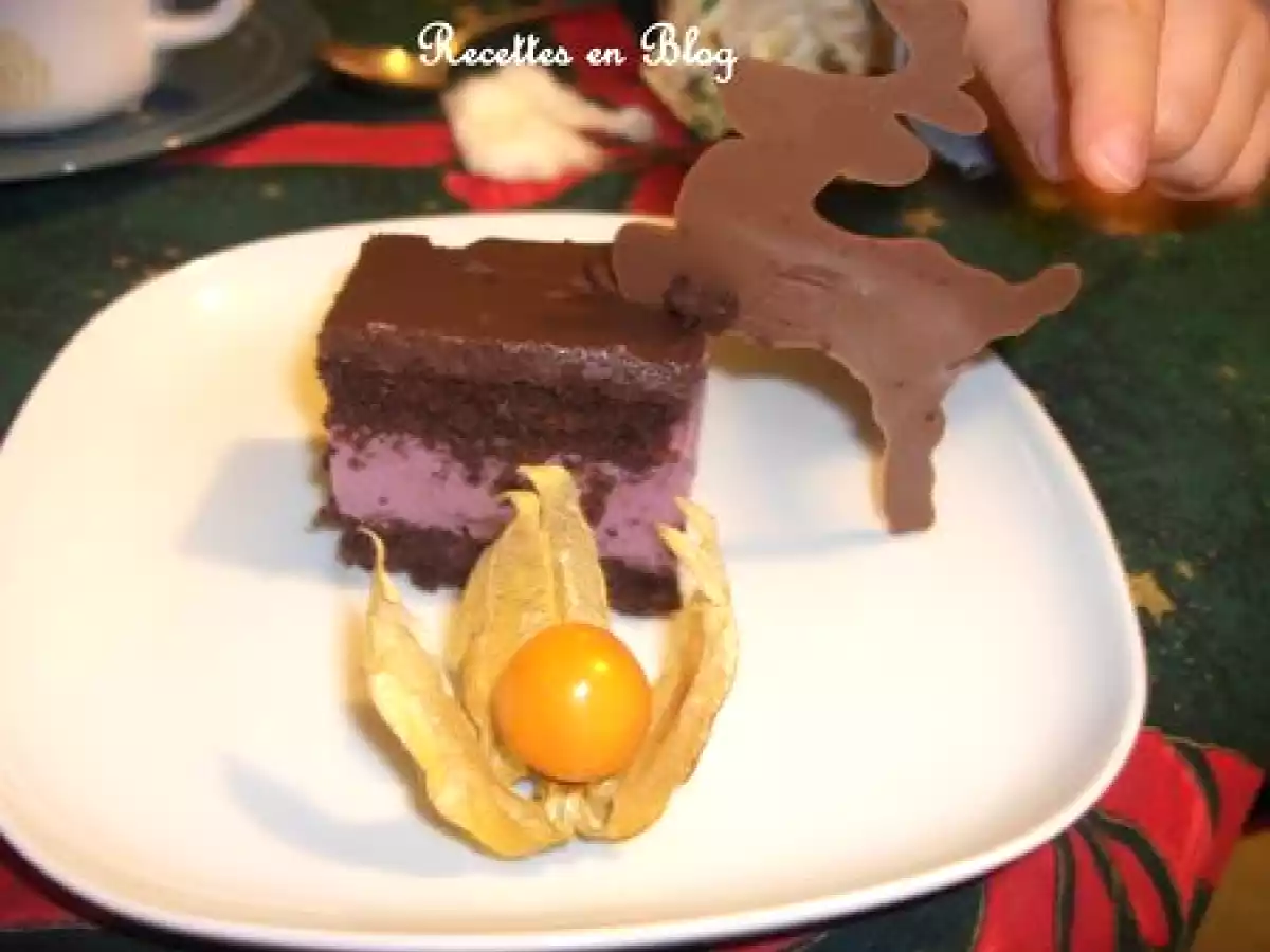 GATEAU AU CHOCOLAT NOIR BAVAROIS CASSIS VIOLETTE GANACHE CHOCOLAT NOIR - photo 4