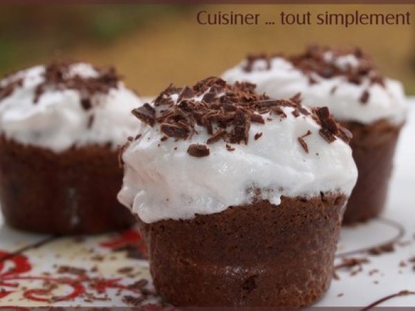Gateau Au Chocolat Recouvert D Un Delicieux Nappage Au Chamallow Recette Ptitchef