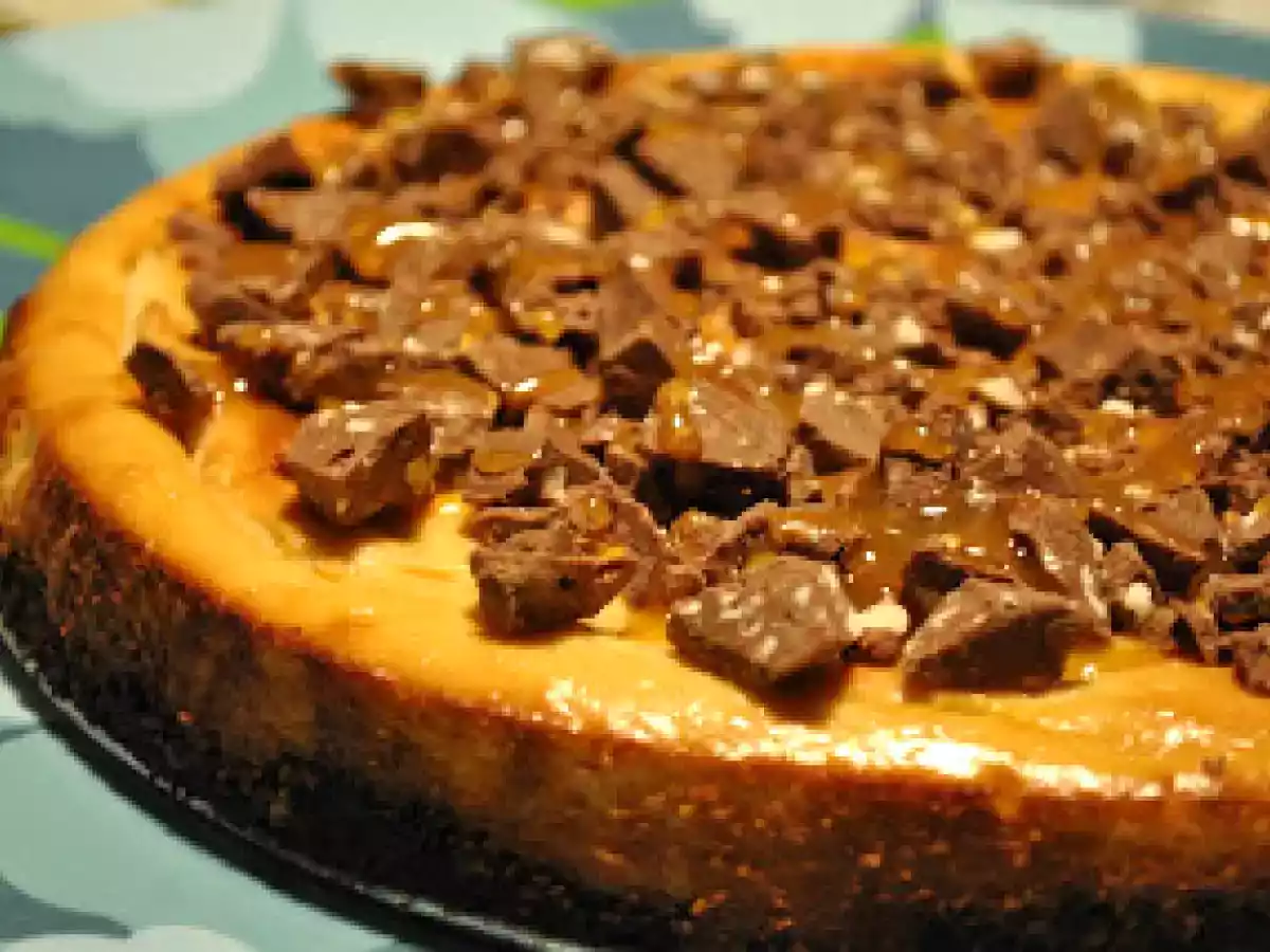 Gâteau au fromage au caramel garni de TOBLERONE